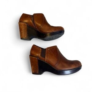 Dansko Florence Chelsea Leather Wedge Ankle Booties Size 6